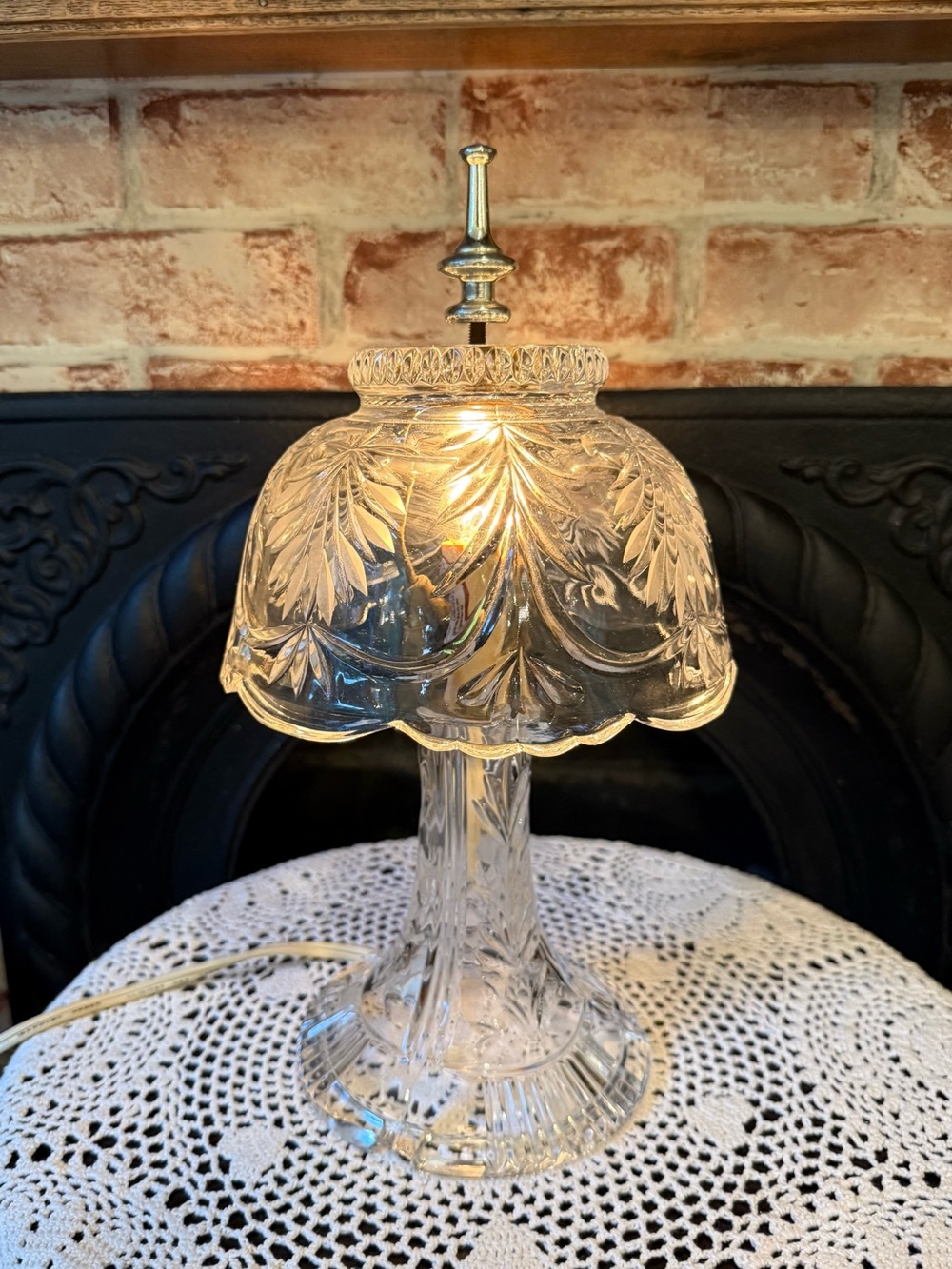 Vtg Crystal Parlor or Boudoir Lamp Swag Pattern Scalloped Rim Cut Glass